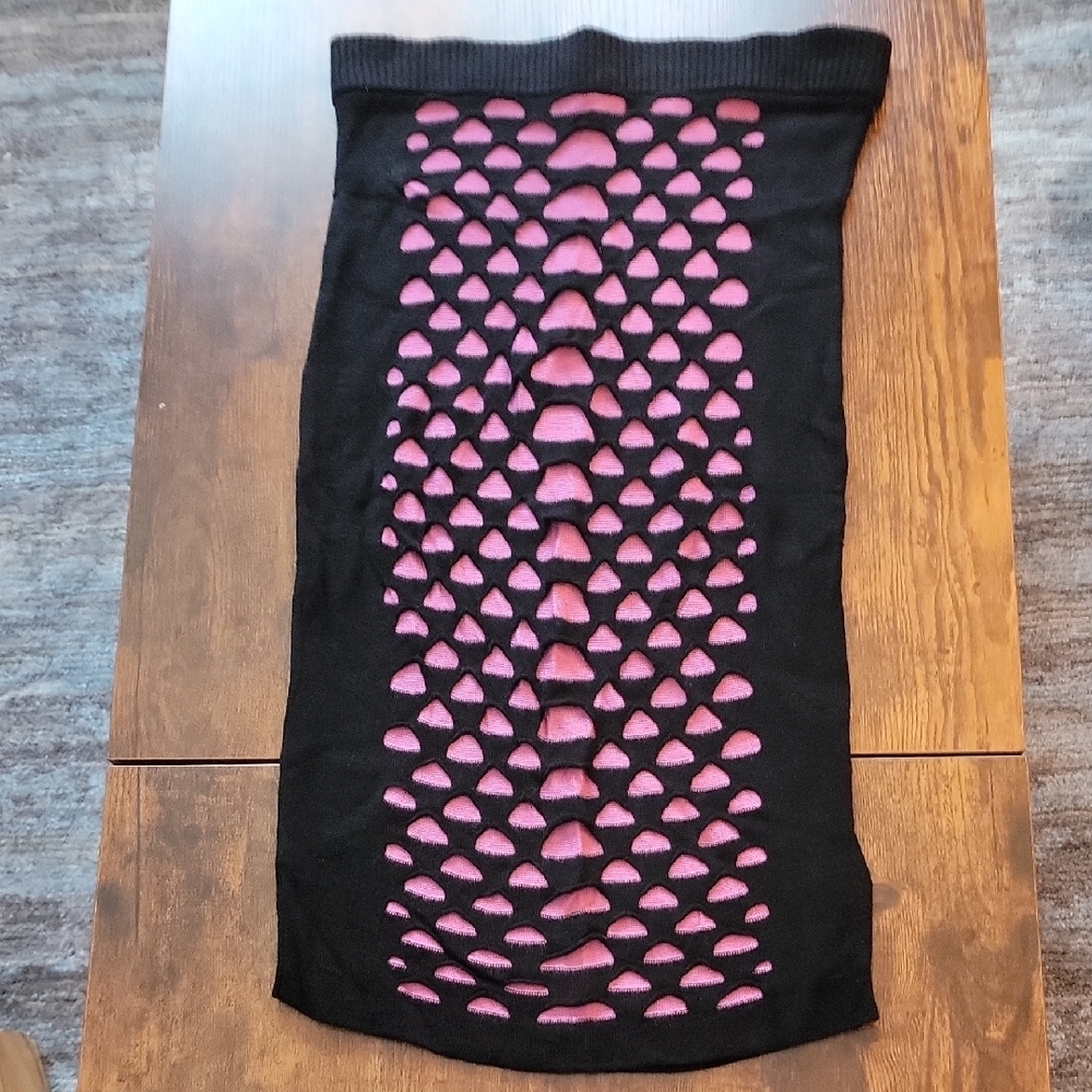 G By Guess Knit Cutout Black And Pink Skirt